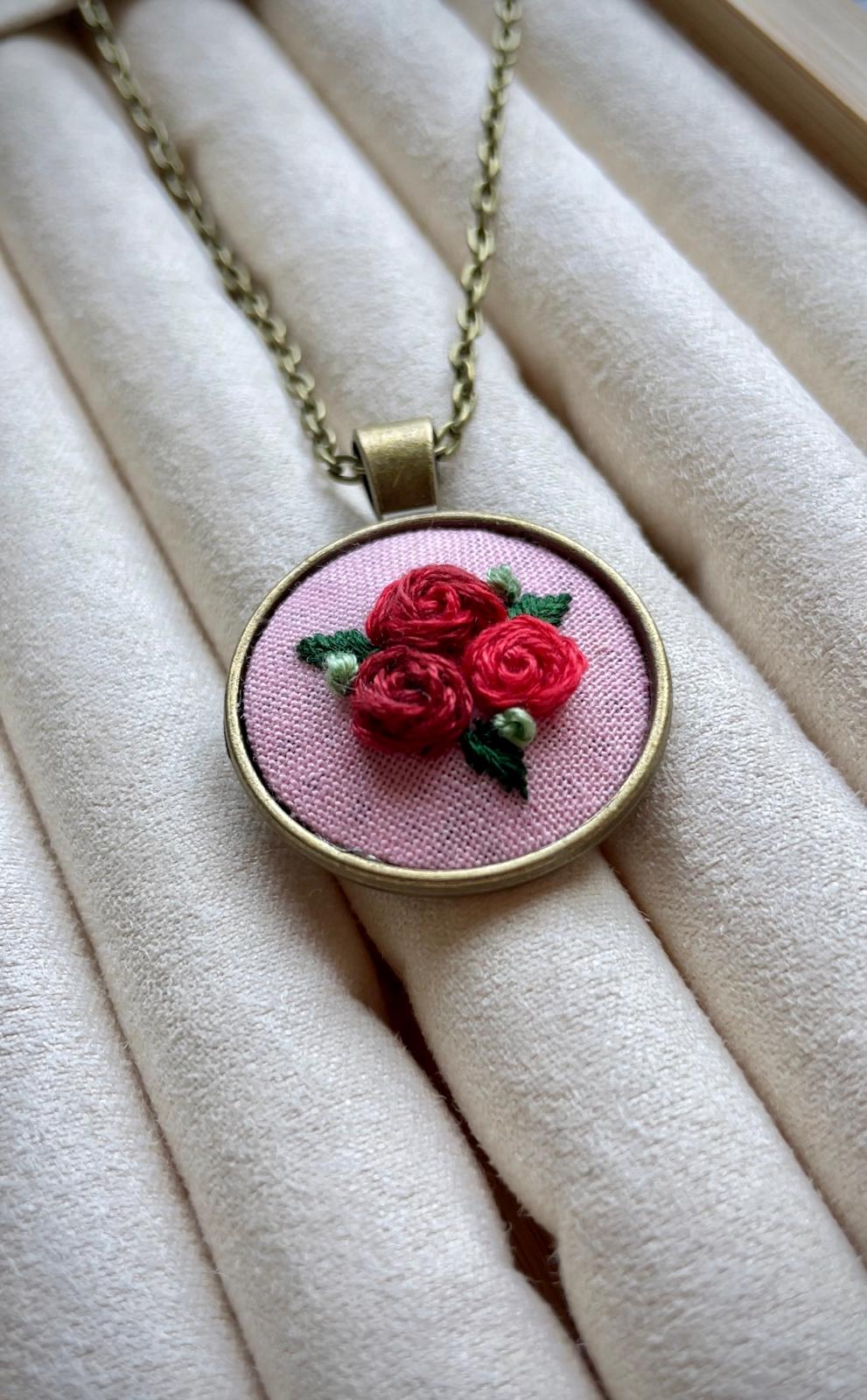 Necklace - Roses
