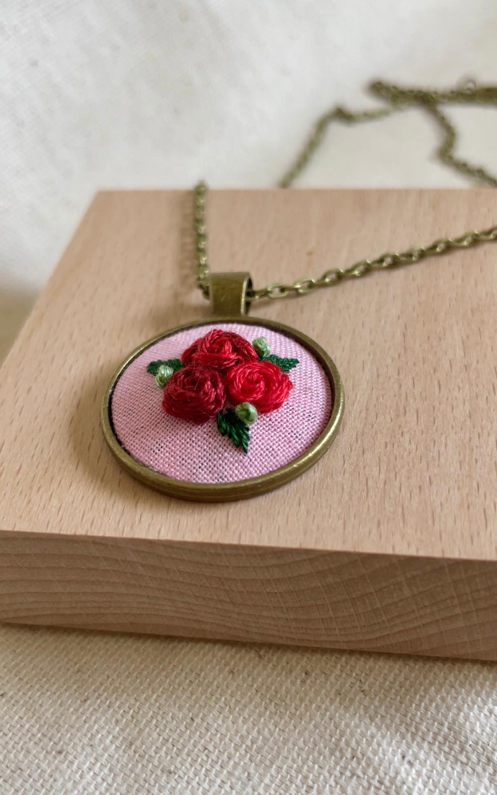 Necklace - Roses