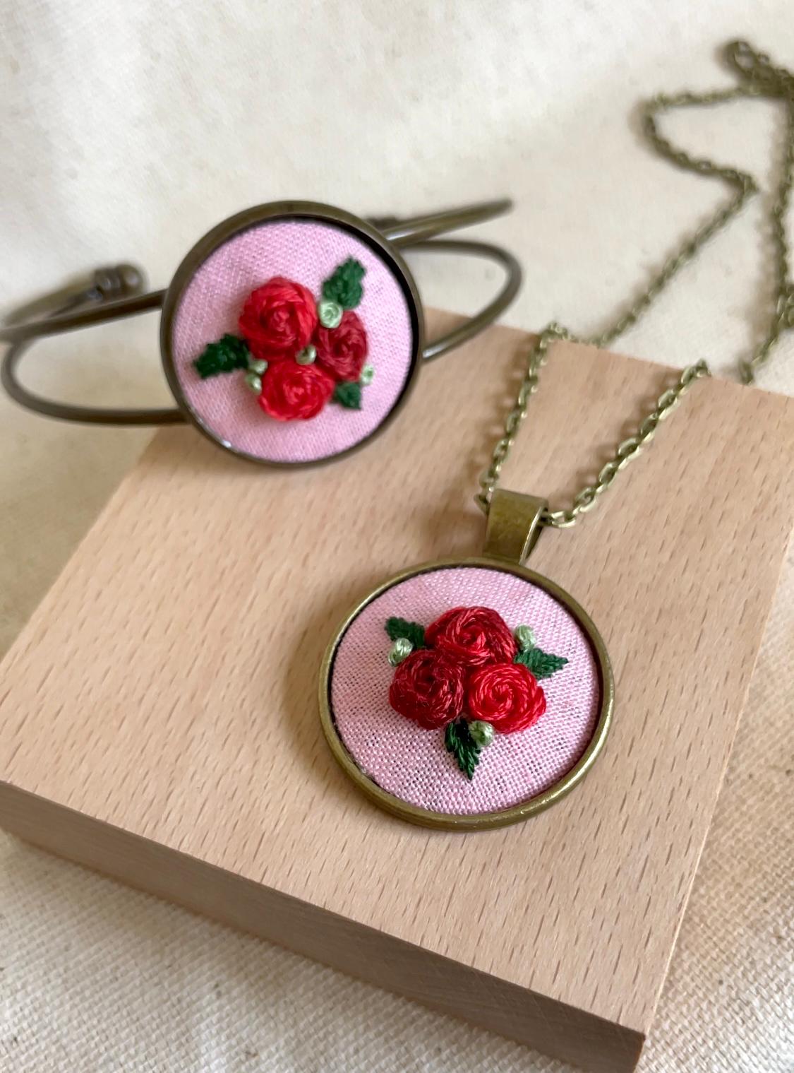 Necklace - Roses